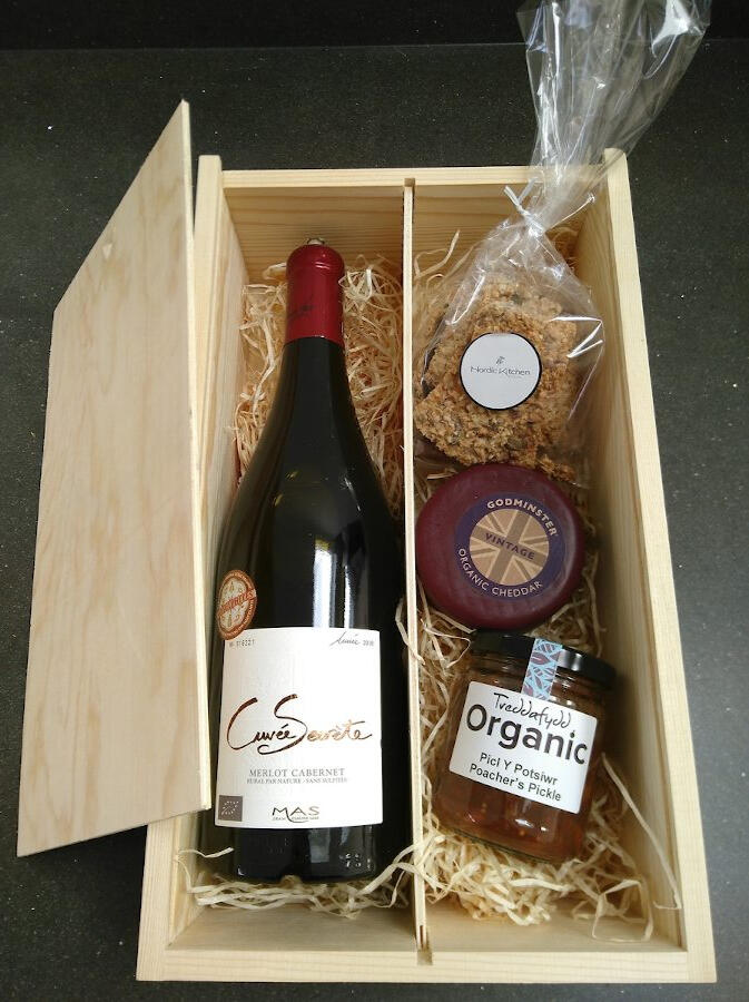 Add-your-own wine gift box